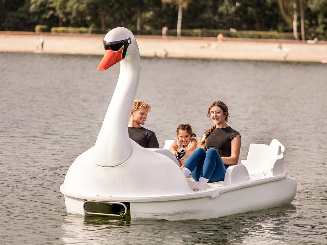 Tankumsee Tretboot.jpg Tretboote am Tankumsee