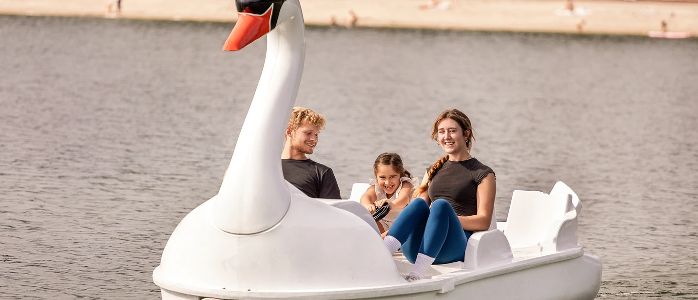 Tankumsee Tretboot.jpg Tretboote am Tankumsee