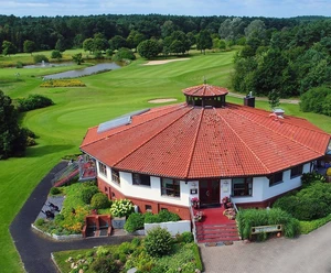 Uitzicht op het clubhuis van de Golfclub Gifhorn