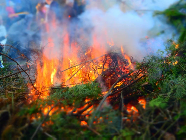 easter-fire-1282871 c) crazypitbull-pixabay.jpg