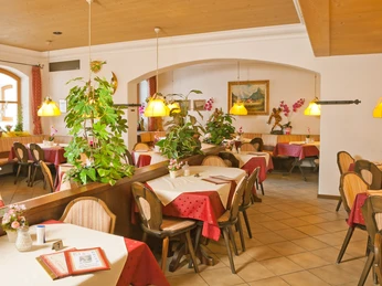 Gastraum Teilansicht a).jpg