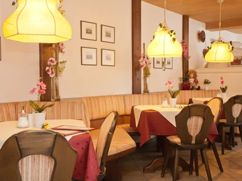 Gastraum Teilansicht b).jpg