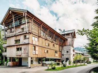 Werdenfelserei Außenansicht Sommer