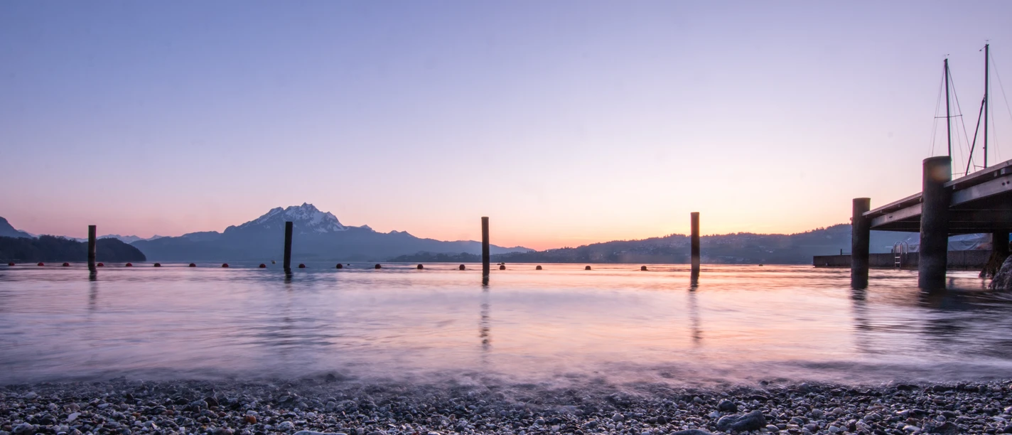 Sonnenuntergang Strandbad Greppen Abendstimmung im Strandbad Greppen mit Blick auf den Pilatus