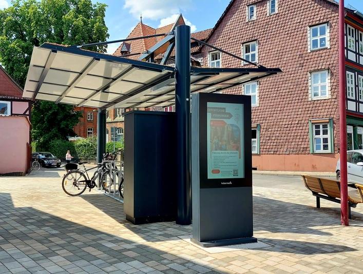 Infostele Möncheplatz_mit Fahrradanlage infostele-moencheplatz-mit-fahrradanlage
