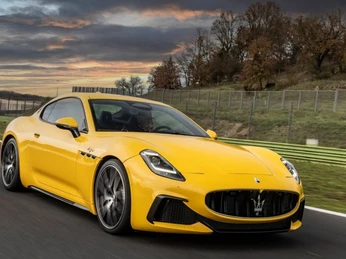 Maserati_GranTurismo_Trofeo_GialloCorse_C_Auto Nagel.jpg