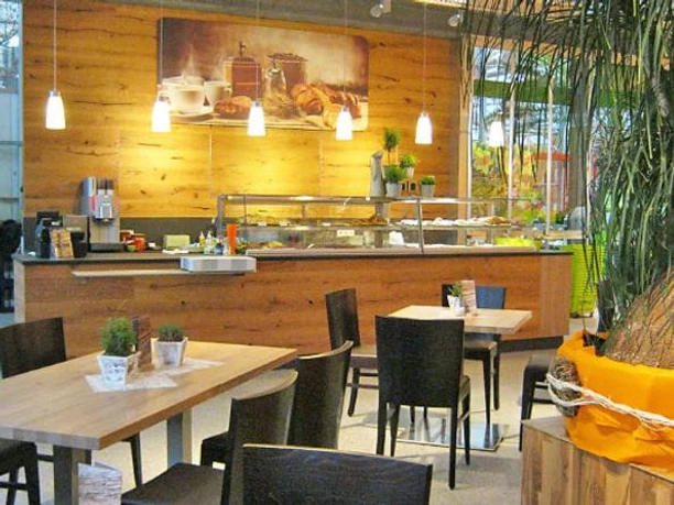 Biomarkt mit Bistro Decker