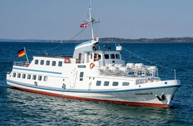 motorschiff-feodora-heitmann-und-kornmesser.JPG