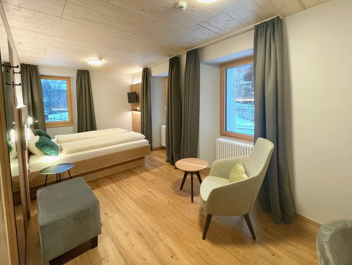 Doppelzimmer_205_Hotel_des_alpes_Fiesch