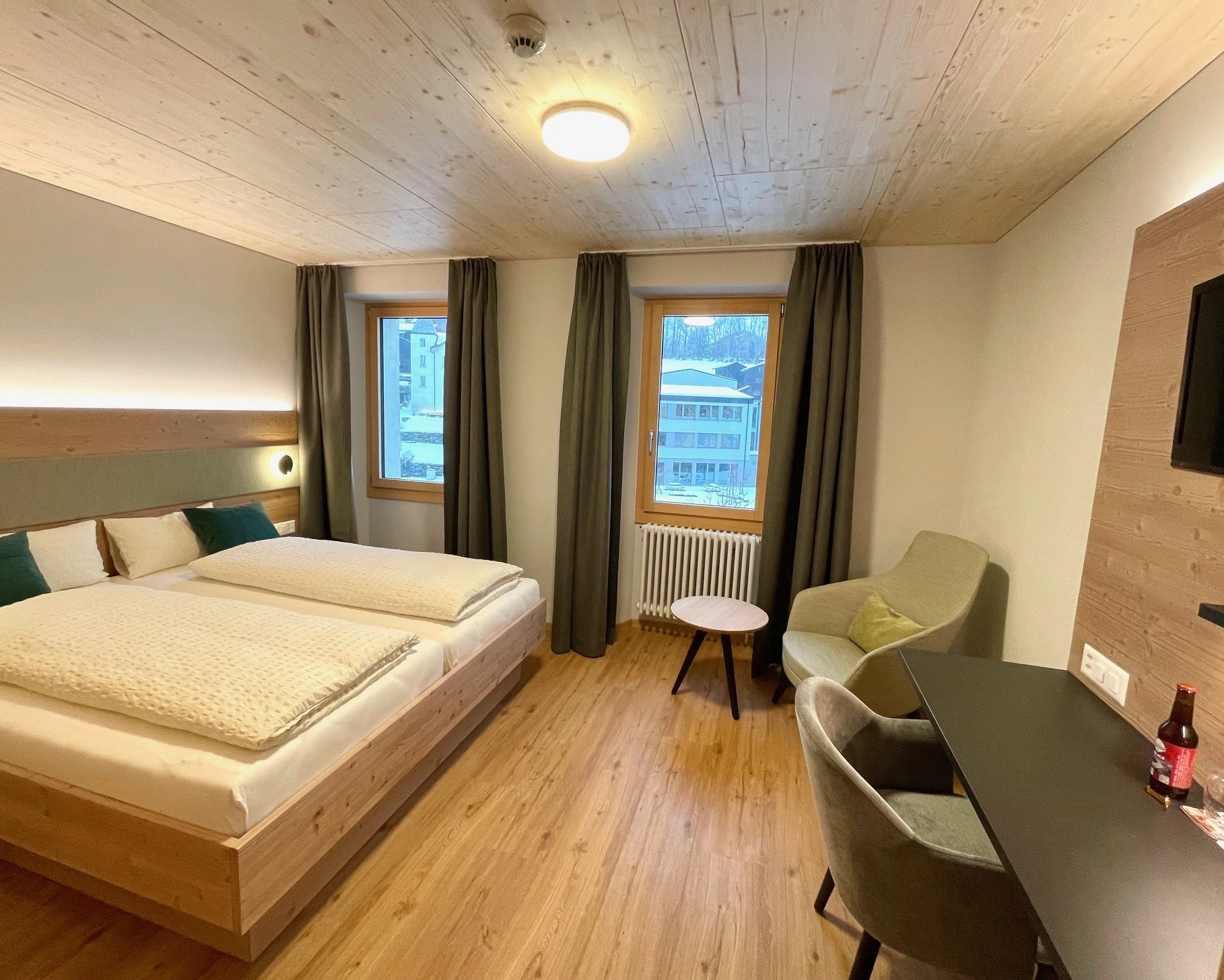 Doppelzimmer_203_Hotel_des_alpes_Fiesch