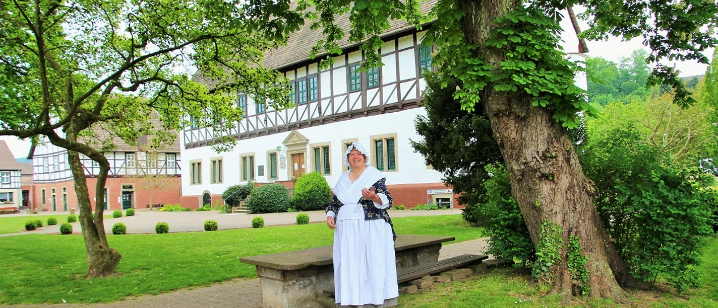 bodenwerder_frau_nolte_rathaus_mueller_nutzungsrechte vorhanden.jpg