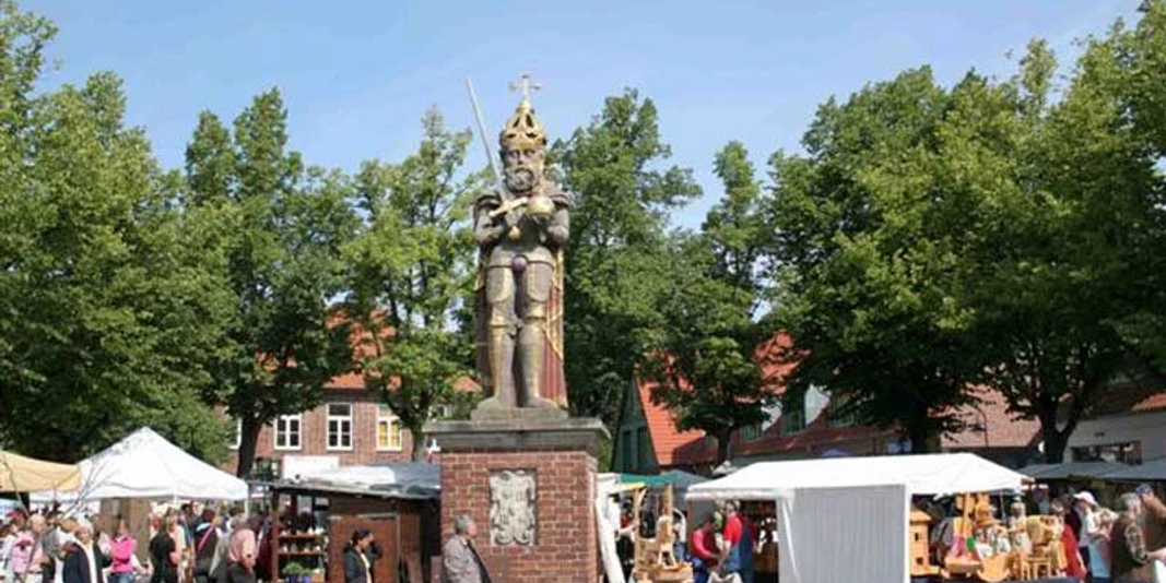 Roland_Statue.jpg