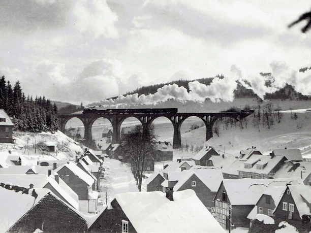 Viadukt 1950er Jahre c) Heimat- und Geschichtsverein Willingen.jpg