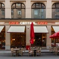 Das Café Central in der Innenstadt - Gastronomien und Cafés in Leipzig Im Café Central könnt ihr neben Kaffee und anderen Getränken französische Kleinigkeiten probieren und euch eine Pause gönnen At Café Central you can sample French snacks alongside coffee and other drinks and treat yourself to a breakV kavárně Café Central si můžete pochutnat na francouzském občerstvení a dopřát si přestávku u kávy a dalších nápojů.W Café Central można skosztować francuskich przekąsek i zrobić sobie przerwę na kawę i inne napojeIn Café Central kun je genieten van Franse snacks en jezelf trakteren op een pauze met koffie en andere drankjes.Presso il Café Central è possibile degustare spuntini francesi e concedersi una pausa con caffè e altre bevande.