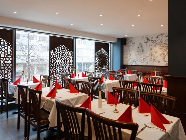 Wnętrze Indian Crown - Gastronomia w Lipsku Restauracja Indian Crown serwuje indyjskie specjały w nowoczesnej atmosferze, gastronomia, kuchnia