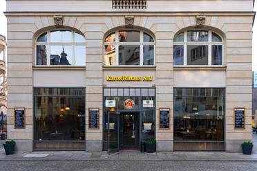Kartoffelhaus N°1 Außenansicht – Gastronomien in Leipzig Im Kartoffelhaus in der Leipziger Innenstadt dreht sich alles um die verschiedenen Zubereitungsarten der beliebten "Knolle", Gastronomie, Kulinarik