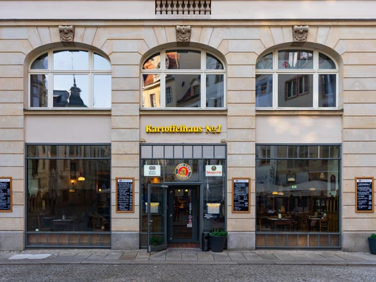 Kartoffelhaus N°1 Außenansicht – Gastronomien in Leipzig Im Kartoffelhaus in der Leipziger Innenstadt dreht sich alles um die verschiedenen Zubereitungsarten der beliebten "Knolle", Gastronomie, Kulinarik