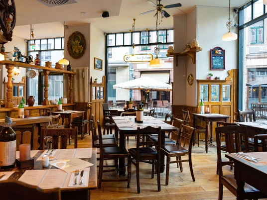 Kartoffelhaus N°1 Innenbereich – Gastronomien in Leipzig Im lichtdurchfluteten Innenbereich des Kartoffelhaus N°1 könnt ihr verschiedene Kartoffelzubereitungen genießen, Gastronomie, Kulinarik