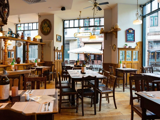 Kartoffelhaus N°1 Innenbereich – Gastronomien in Leipzig Im lichtdurchfluteten Innenbereich des Kartoffelhaus N°1 könnt ihr verschiedene Kartoffelzubereitungen genießen, Gastronomie, Kulinarik