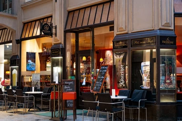 Kümmel Apotheke dans le Mädler Passage - Gastronomies à Leipzig La pharmacie Kümmel est située dans le très populaire Mädler Passage, Gastronomie, Culinaire
