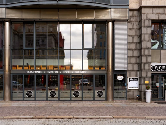 La Piazza am Burgplatz – Gastronomien in Leipzig Das La Piazza liegt am Burgplatz mit Blick auf das neue Rathaus, Gastronomie