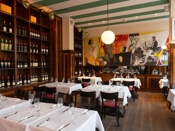 Lutter & Wegener Innenraum – Gastronomien in Leipzig Warme Holztöne schaffen eine gemütliche Atmosphäre im Restaurant Lutter & Wegener an der Thomaskirche, Gastrononie