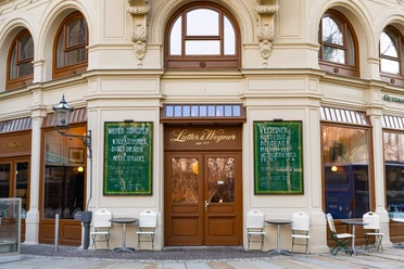 Depuis 2021, Lutter & Wegener sert une cuisine bourgeoise dans son restaurant situé juste à côté de l'église Saint-Thomas, Gastronomie, Arts culinaires
