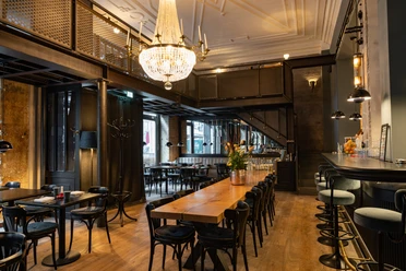Macis Biorestaurant im industriellen Art Déco-Ambiente – Gastronomien in Leipzig Das Macis ist ein Biorestaurant mit eigener Bäckerei und Bio-Markt, Gastronomie