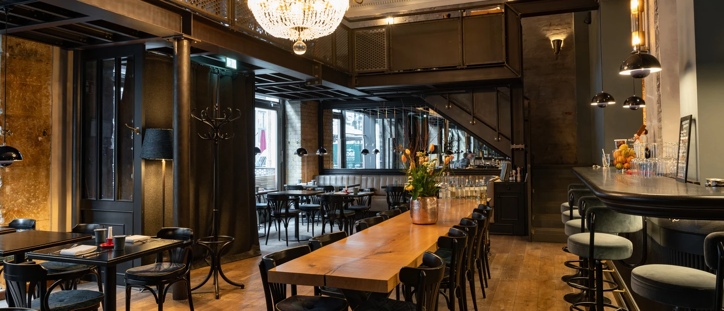 Macis Biorestaurant im industriellen Art Déco-Ambiente – Gastronomien in Leipzig Das Macis ist ein Biorestaurant mit eigener Bäckerei und Bio-Markt, Gastronomie