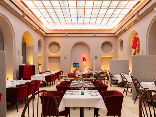 Max Enk Innenbereich Restaurant – Gastronomien in Leipzig Das Max Enk bekocht seine Gäste im edlen Ambiente des Städtischen Kaufhauses, Gastronomie