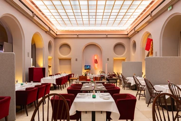 Le Max Enk cuisine pour ses hôtes dans l'ambiance raffinée du Städtisches Kaufhaus, Gastronomie