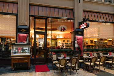 Le Mephisto Bar dans le populaire Mädler Passage - Gastronomies à Leipzig Le Mephisto Bar est situé au cœur du célèbre Mädler Passage, Gastronomie
