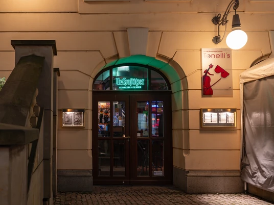 Tonelli's Bar und Musikkneipe Eingangsbereich Außenansicht – Gastronomien in Leipzig Die Musikkneipe Tonelli's befindet sich im Städtischen Kaufhaus der Leipziger Innenstadt, Gastronomie