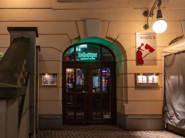 Tonelli's Bar und Musikkneipe Eingangsbereich Außenansicht – Gastronomien in Leipzig Die Musikkneipe Tonelli's befindet sich im Städtischen Kaufhaus der Leipziger Innenstadt, Gastronomie
