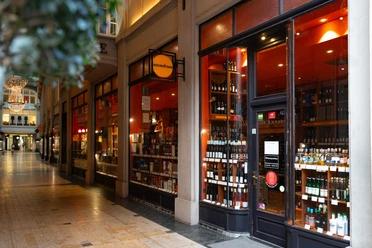 Gourmétage Feinkost in der Mädler Passage – Lokale Läden in Leipzig De delicatessenzaak Gourmétage ligt in de populaire Mädler Passage
