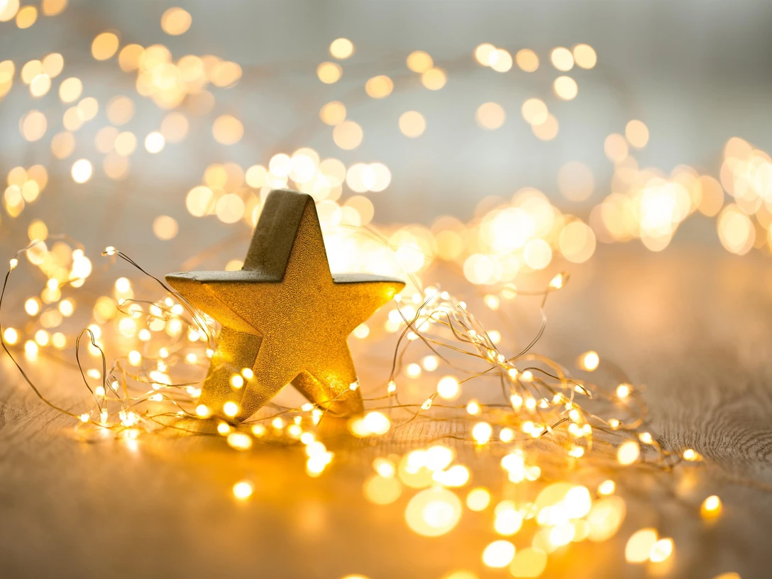 Stern und Lichterketten