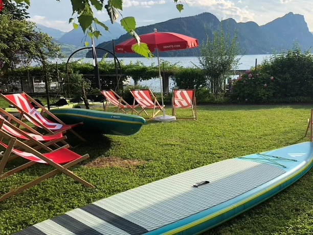 Villa Kapellmatt - SUP and canoe hire Villa Kapellmatt garden with a view of the lake