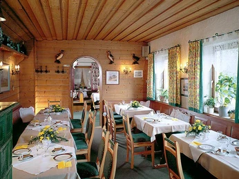gasthof-sonne-kaminzimmer.jpg
