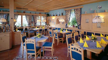 gasthof-sonne-gastraum.jpg
