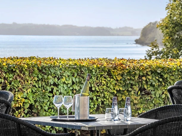 Vin-med-udsigt-på- Restaurant-Bellevue-Hotel-Sønderborg-Strand