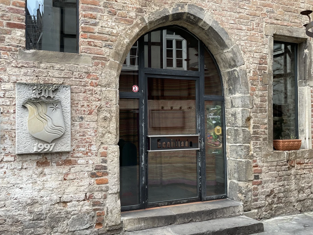 Das Bild zeigt den Eingangsbereich des Enchiladas.