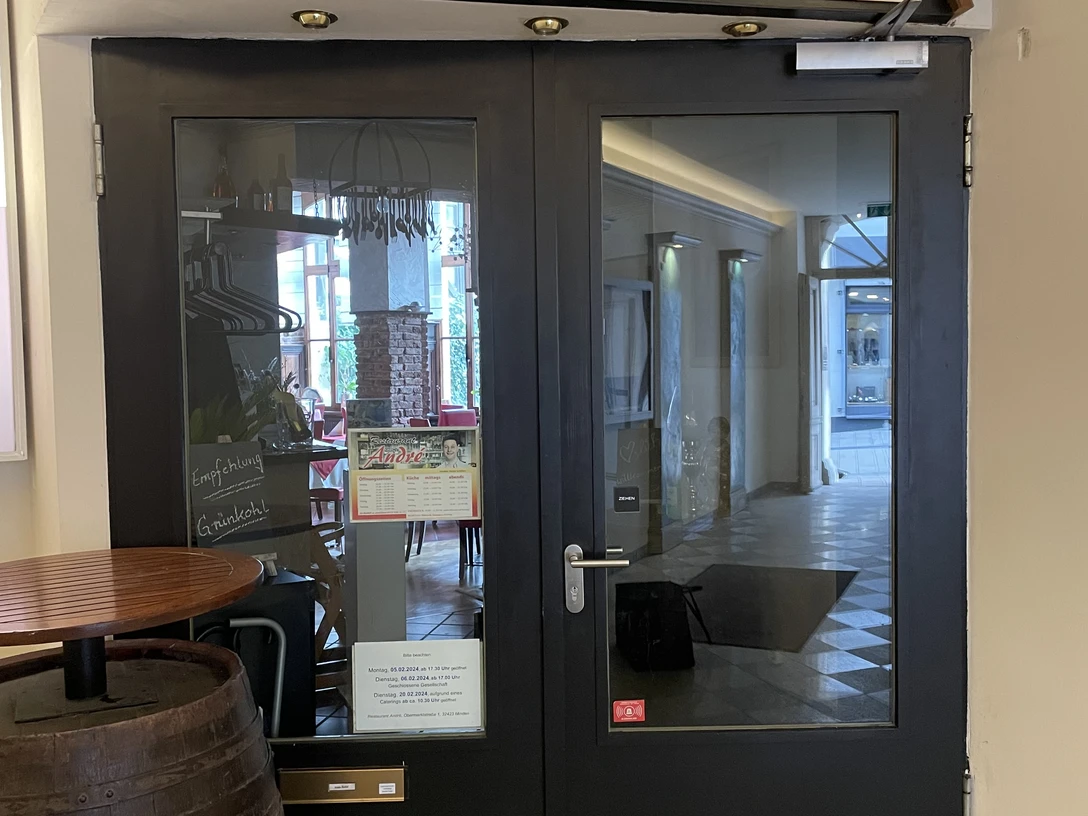 Das Bild zeigt den Eingangsbereich des Restaurant André.