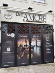 Das Bild zeigt den Eingangsbereich des Restaurants "Dell'Amore".