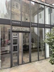 Artcore.jpeg Das Bild zeigt den Eingangsbereich des Tattoostudios
