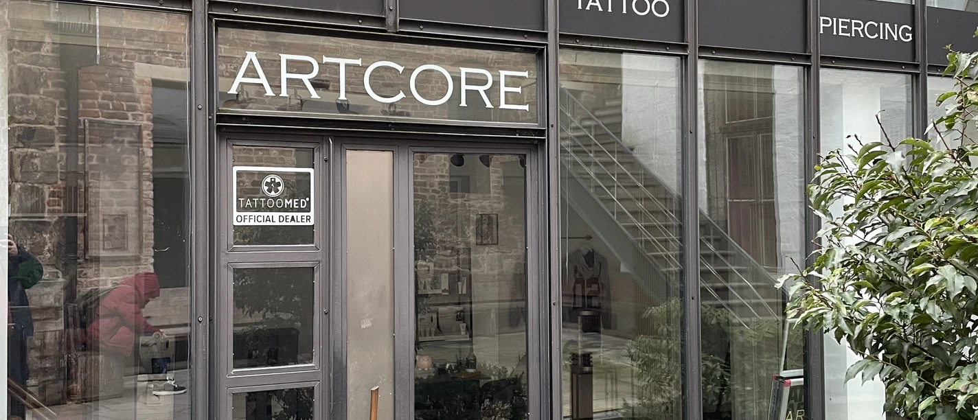 Artcore.jpeg Das Bild zeigt den Eingangsbereich des Tattoostudios
