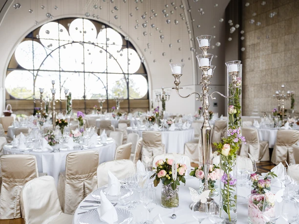 Kirberg Catering Hochzeit Dachsalon Flora Köln.jpg Dachsalon Flora Cologne in banquet seating with wedding decoration