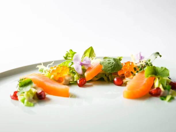 Kirberg Catering_Vorspeise_Lachs.jpg Appetizer with salmon and salad