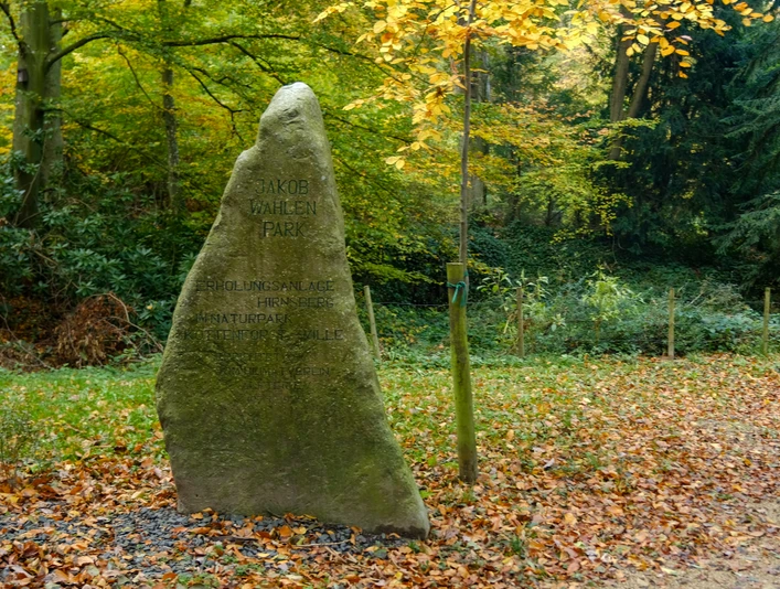 Infostein Jakob Wahlen Park 2023 Herbst Alfter