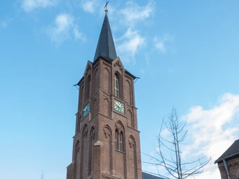 St. Lambertus Turmansicht 2022 Winter Alfter