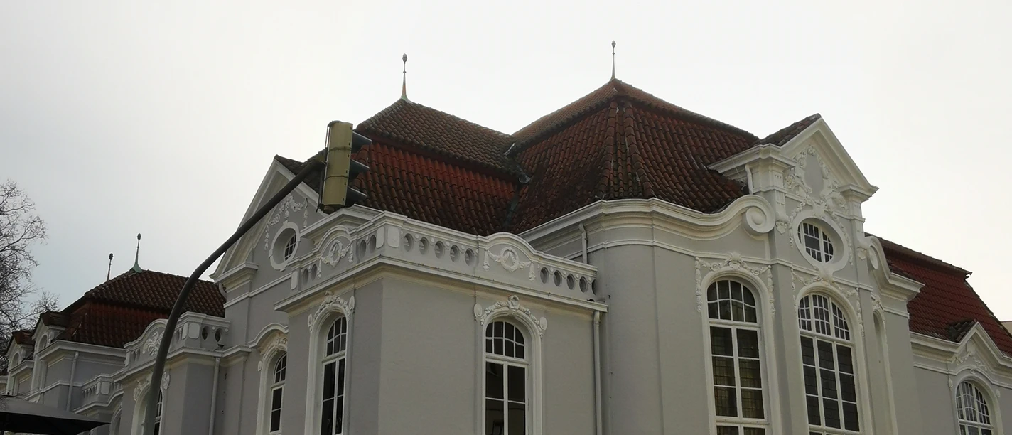 Das Bild zeigt das Gebäude "Weserklause" von oben.